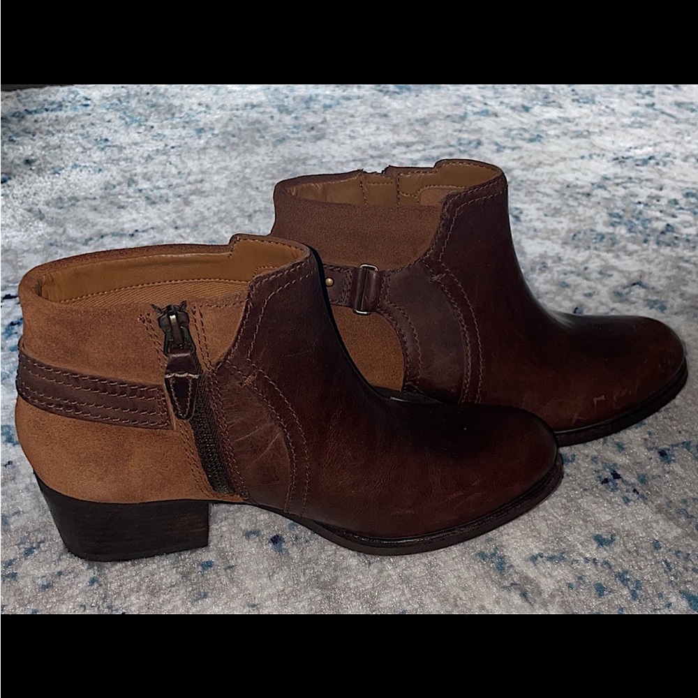 NWT Clarks Artisan Maypearl Lilac Leather Bootie